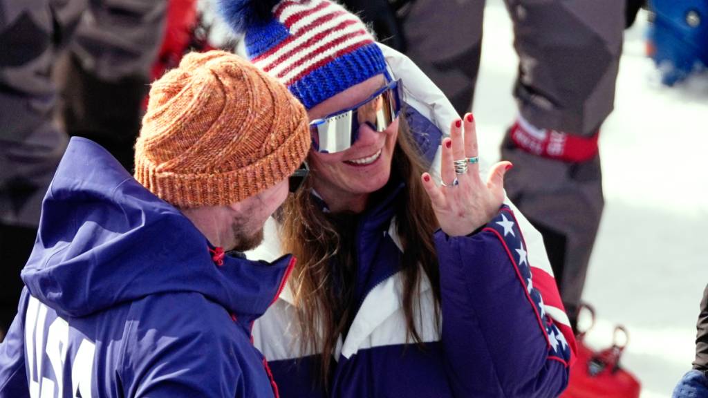 Breezy Johnson wird nach dem Super-G mit einem Heiratsantrag überrascht