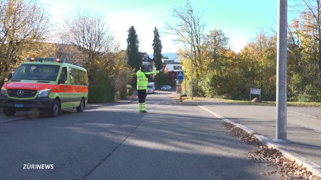 Rauch im Hallenbad: Grosseinsatz in Meilen