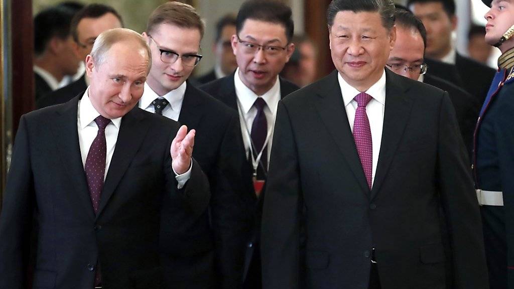 Der russische Präsident Wladimir Putin hat seinen chinesischen Amtskollegen im Kreml empfangen.