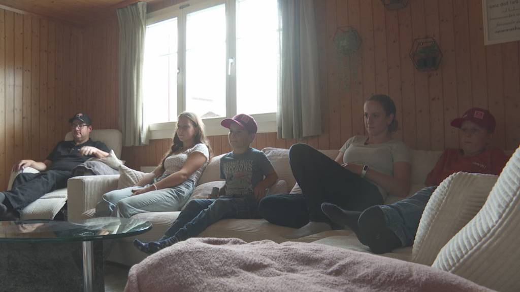 Familie Waldis holt ihre Möbel ab