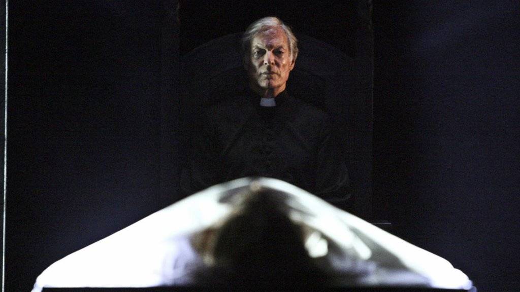 Foto aus Theaterstück «The Exorcist»: Der katholischen Kirche fehlt es an Teufelsaustreibern. (Symbolbild)