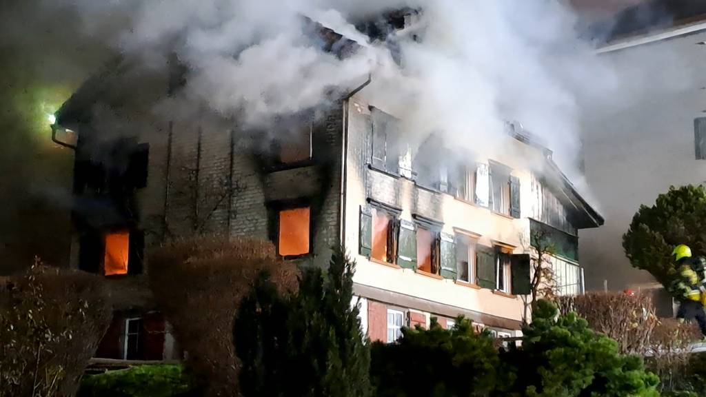 Feuer in Herisauer Mehrfamilienhaus brach bei einem Kachelofen aus