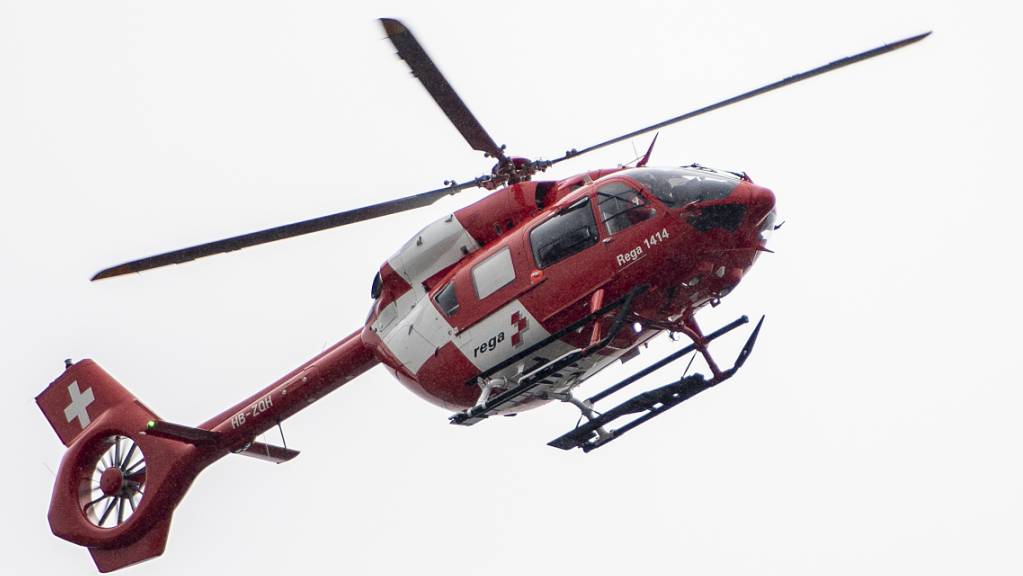 Ein schwer verletzter Feldarbeiter musste am Donnerstag im Kanton Thurgau von der Rega ins Spital geflogen werden. (Symbolbild)