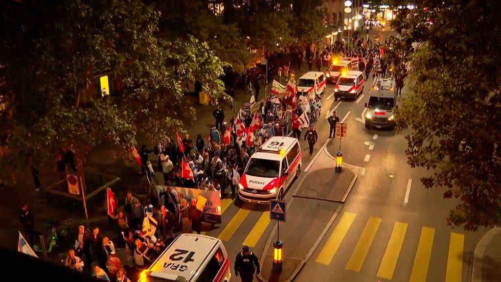 Gegendemo zu Silent Walk: Polizei begleitet Kundgebung in Zürich mit grossem Aufgebot