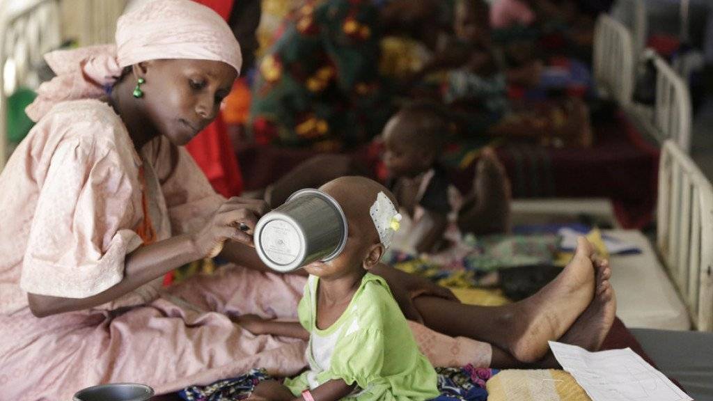 Hungerleiden in Nigeria: Mutter mit Kind. (Symbolbild)