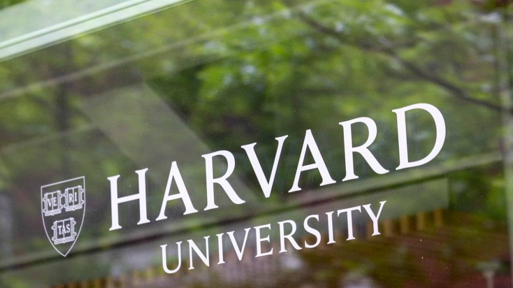 ARCHIV - Das Logo der Harvard-Universität. Foto: Nicolaus Czarnecki/ZUMA Press Wire/dpa