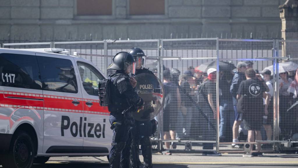 Die linke Ratsseite wollte verhindern, dass der Gegenvorschlag zur «Anti-Chaoten-Initiative» umgesetzt wird. (Archivbild)