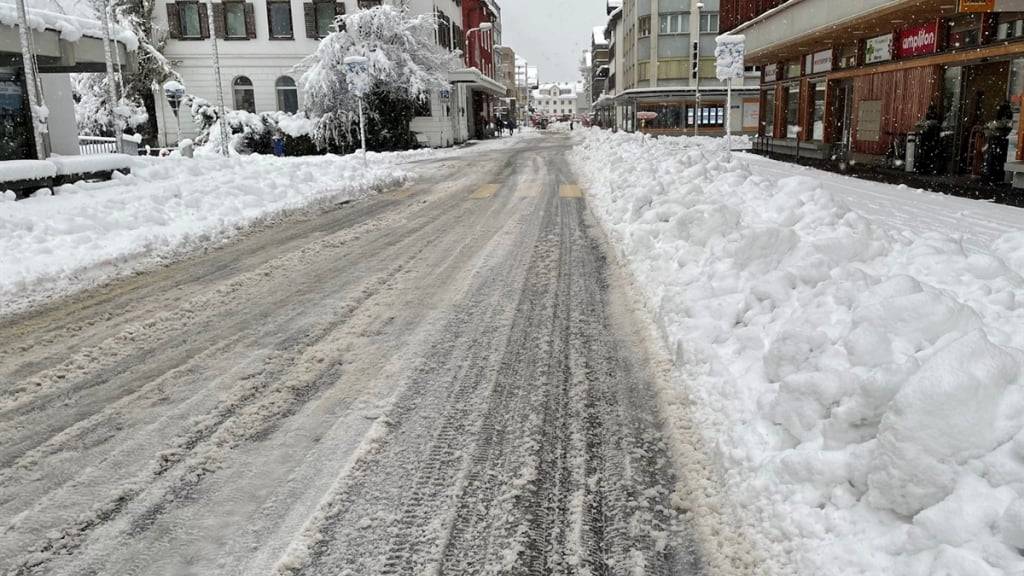 An dieser Strasse in Ilanz GR wurde eine Fussgängerin von einem Auto angefahren. Sie wurde verletzt.