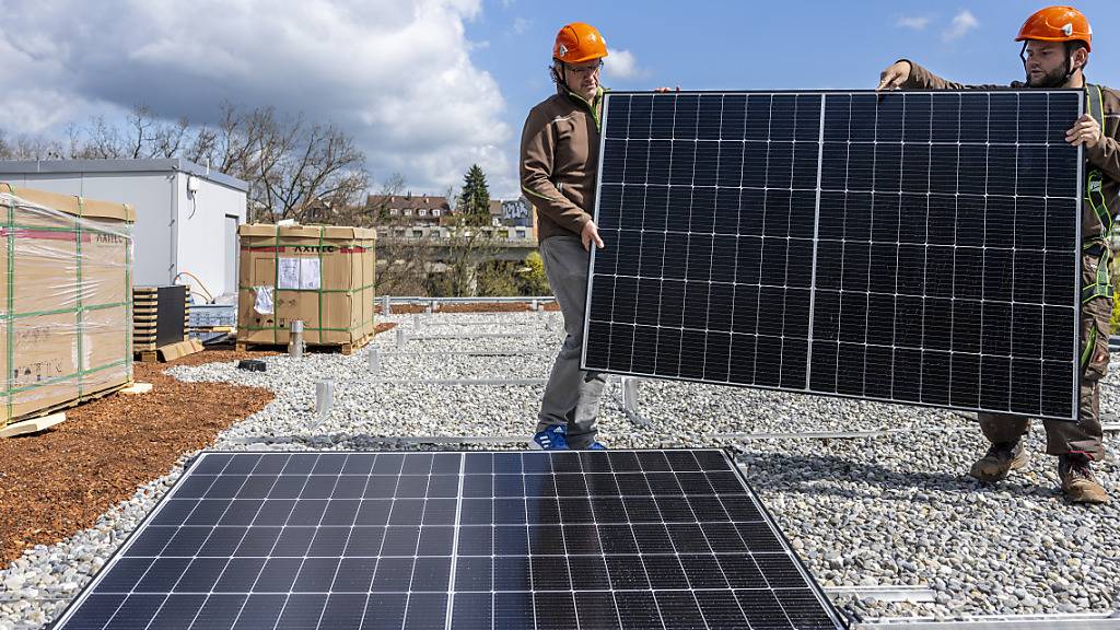 Fachkräfte für den Ausbau von Solarstrom in Europa sind aktuell Mangelware. (Symbolbild)
