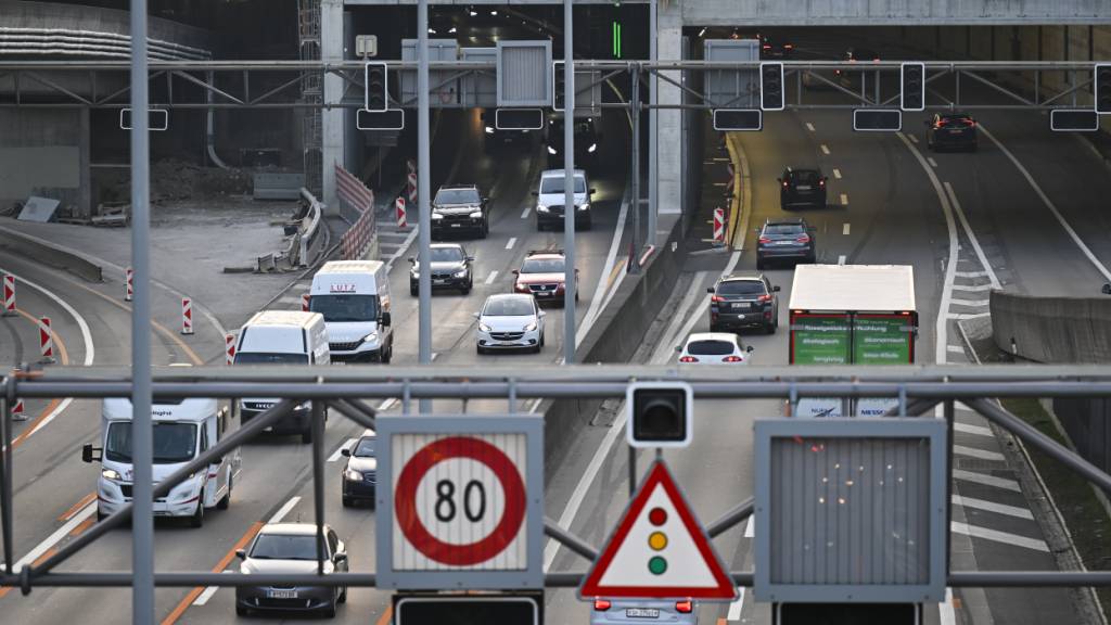 Geht es nach zwei Ausserrhoder Kantonsparlamentariern, soll der Verkehr im Rosenbergtunnel zu Spitzenzeiten mittels Road-Pricing gelenkt werden. (Archivbild)