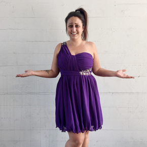 Nina hat dieses Kleid noch nie getragen