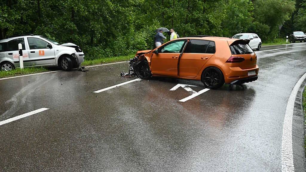 Zwei Autofahrer bei Frontalkollision in Gaiserwald verletzt