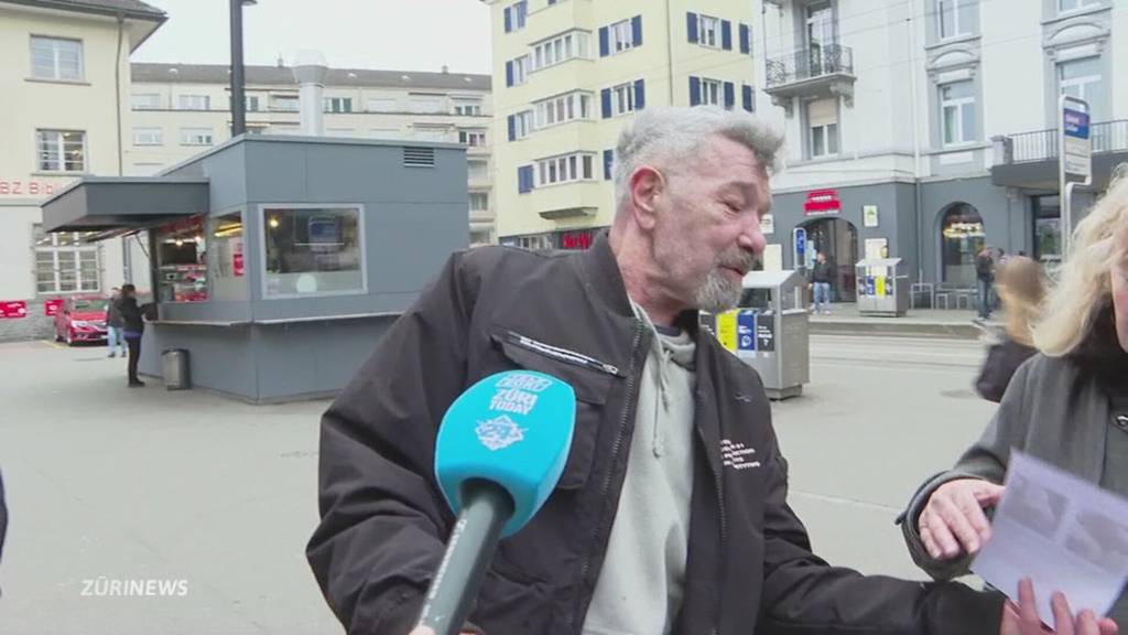 Mann klaut einem Herrchen das Hündchen am Bahnhof Oerlikon