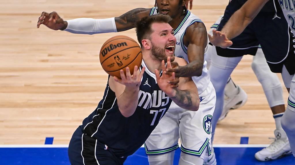 Luka Doncic der Dallas Mavericks ist im Spiel gegen die Minnesota Timberwolves eine der prägenden Figuren