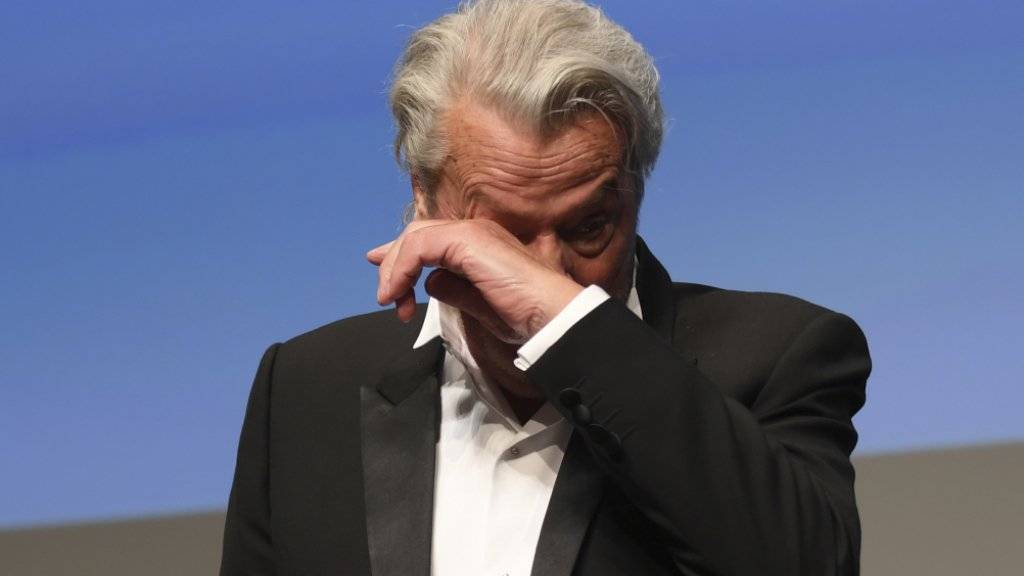 Nahm die Auszeichnung unter Tränen entgegen: Schauspieler Alain Delon (83) wurde bei den Filmfestspielen in Cannes für sein Lebenswerk ausgezeichnet.