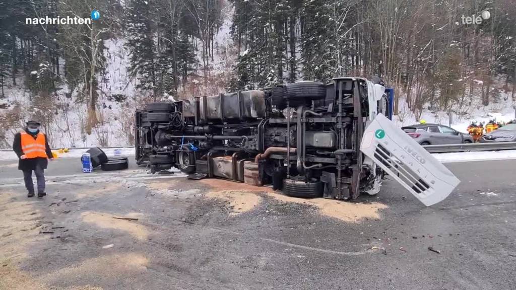 Autotransporter-Unfall beim Seelisberg-Tunnel