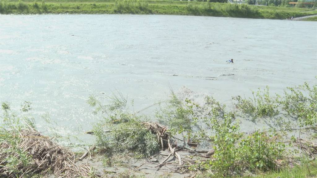 Treibende Person im Rhein: Rettungskräfte üben den Ernstfall in Kriessern