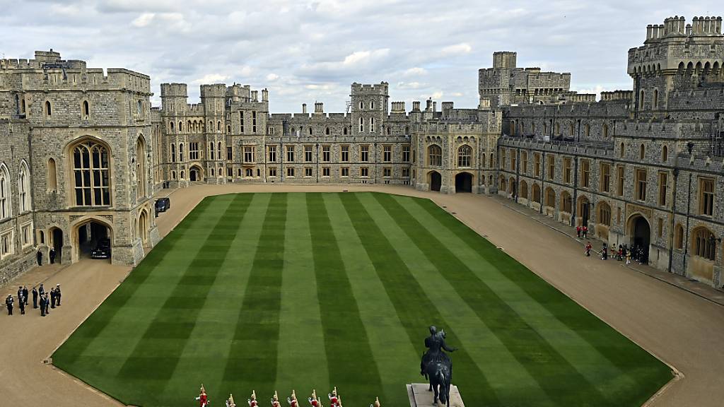 Die Grabplatte der königlichen Familie auf Schloss Windsor ist um den Namen von Elizabeth II. ergänzt worden. (Archivbild)