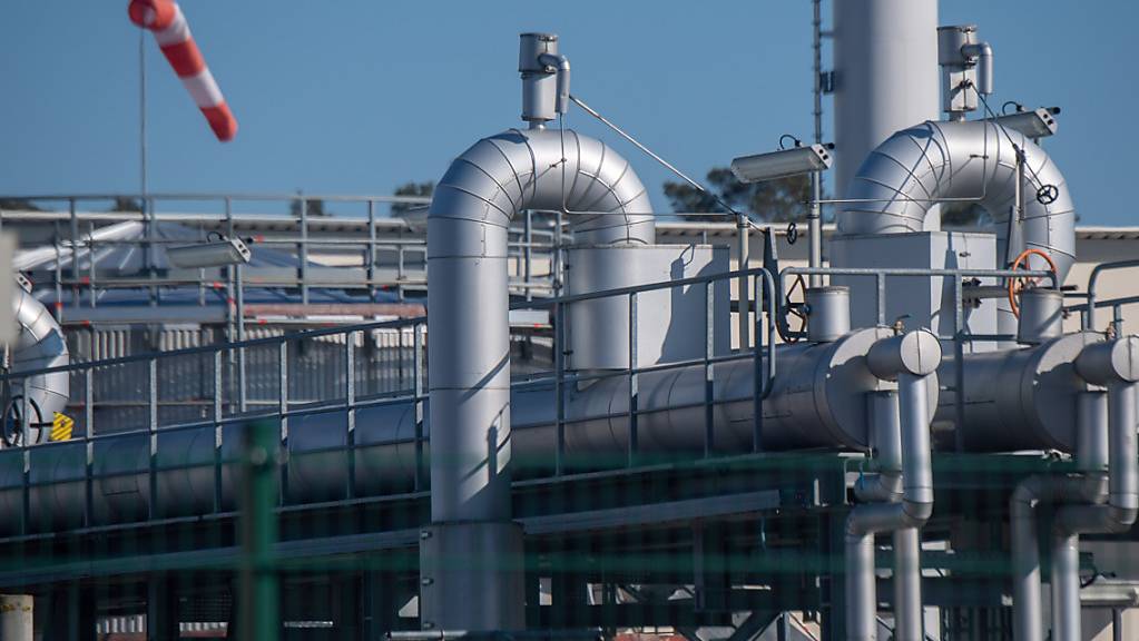 Rohrsysteme für den Gas-Empfang der Ostsee-Pipeline Nord Stream 1 in Mecklenburg-Vorpommern. Der EU-Aussenbeauftragte Josep Borrell sieht derzeit noch keine geschlossene Haltung der EU zu einem Importstopp von russischem Öl und Gas.