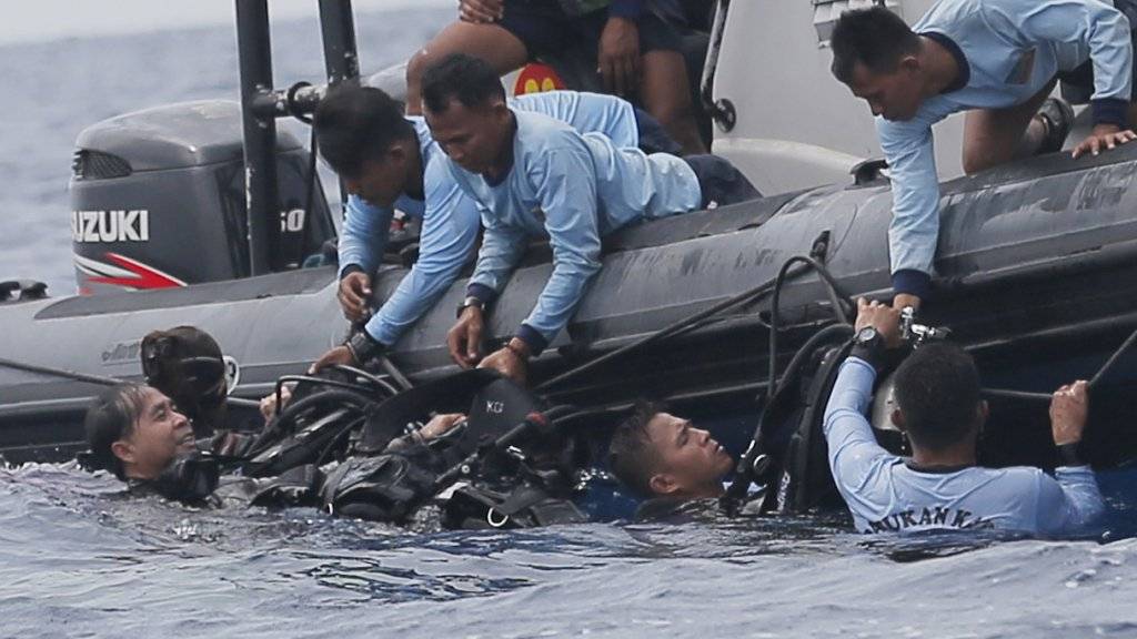 Taucher in Indonesien haben zweieinhalb Monate nach dem Absturz eines Lion-Air-Flugzeugs auch die zweite Blackbox mit den aufgezeichneten Cockpit-Stimmen gefunden. (Symbolbild)
