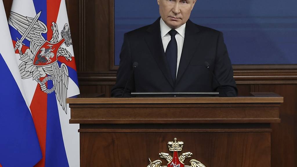 Kremlchef Wladimir Putin sieht den Westen mit seinen Versuchen gescheitert, Russland eine strategische Niederlage in der Ukraine zuzufügen. Foto: Mikhail Klimentyev/Pool Sputnik Kremlin/AP/dpa - ACHTUNG: Nur zur redaktionellen Verwendung und nur mit vollständiger Nennung des vorstehenden Credits