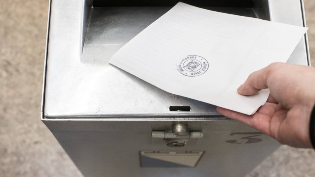 In der Zuger Gemeinde Hünenberg lässt sich ab 2026 nicht mehr an der Vorurne abstimmen. (Symbolbild)