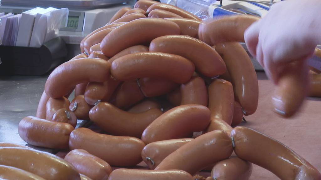 Seit Auszeichnung im Sommer: Ansturm auf Königs-Cervelat von Wichtracher Metzgerei