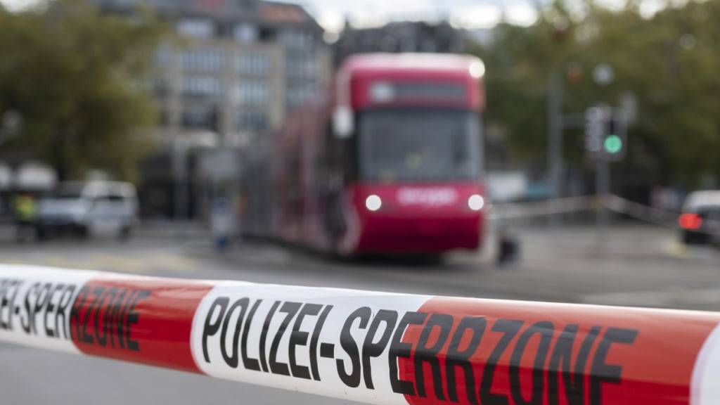 105 Passagiere von Trams und Bussen haben im vergangenen Jahr bei Unfällen schwere Verletzungen erlitten. Laut dem Bundesamt für Verkehr waren das so viele wie seit fünf Jahren nicht mehr. (Archivbild)