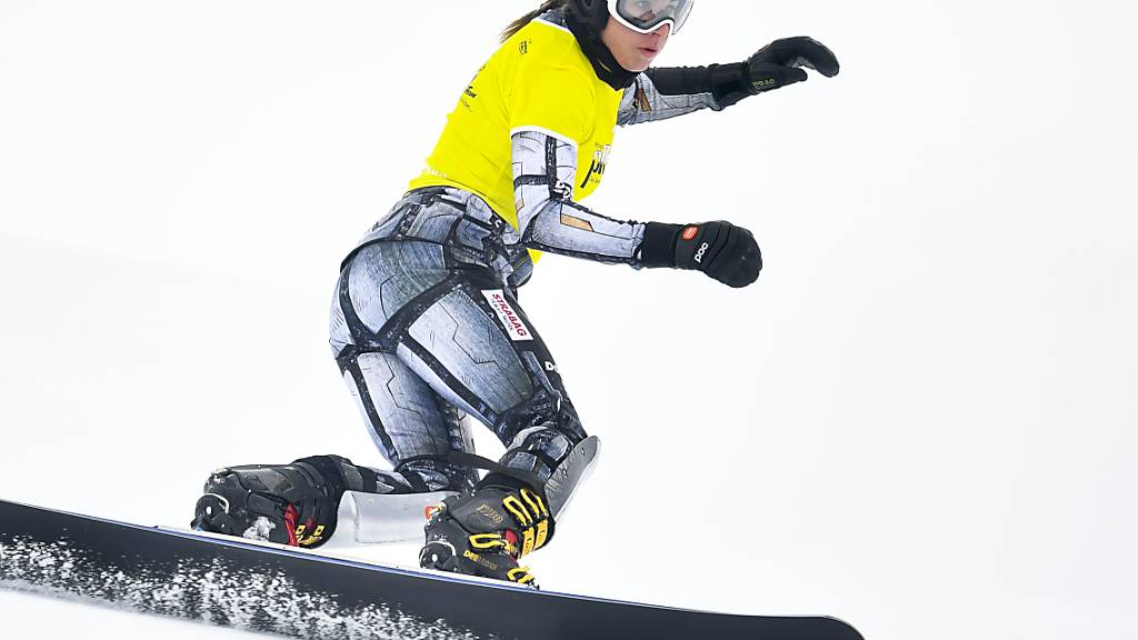 Ester Ledecka zieht derzeit die Kurven wieder mit dem Snowboard in den Schnee.