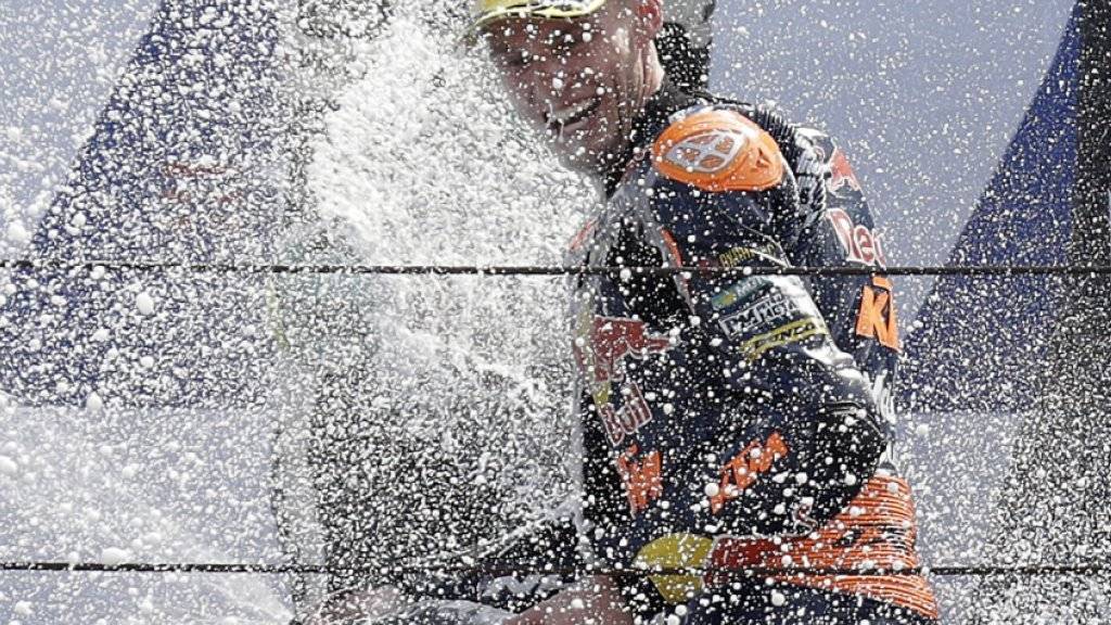 Champagner-Dusche für den neuen Weltmeister Brad Binder