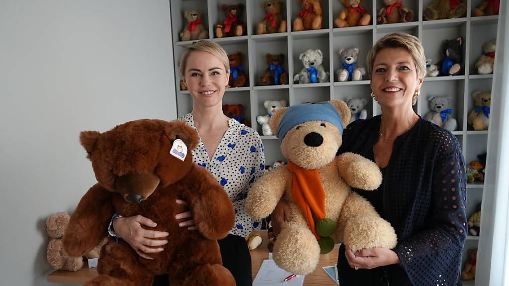 Natalie Rickli und Karin Keller-Sutter weihen neues Lighthouse in Zürich ein