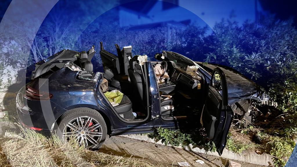 Porsche in Auenstein verunfallt: Mutter und Tochter sind verletzt 
