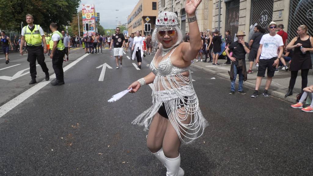 Laut und wild - so feiern die Raver die 28. Streetparade