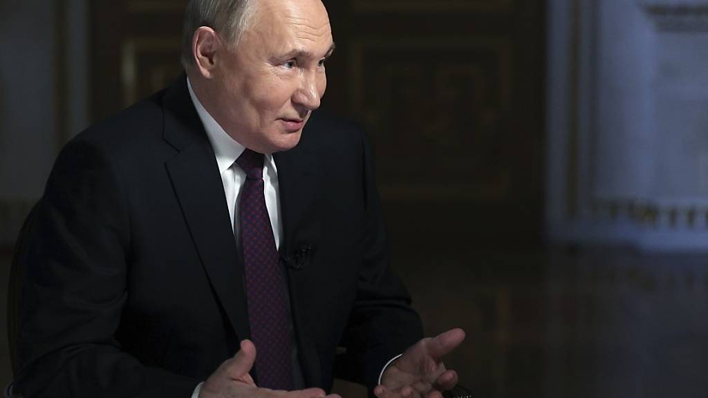Das Foto zeigt Kremlchef Putin während des Interviews mit dem Generaldirektor der internationalen Mediengruppe Rossiya Segodnya. Foto: Gavriil Grigorov/Pool Sputnik Kremlin/AP/dpa