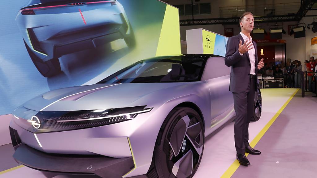 Den Absatz von batterie-elektrischen Wagen hat Opel um einen Fünftel gesteigert - im Bild die Präsentation des Opel Blitz an der IAA. (Archiv)
