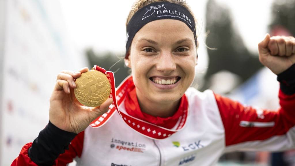 Wie vor zwei Jahren an der Heim-WM in Flims Laax wird Simona Aebersold erneut Weltmeisterin über die Langdistanz