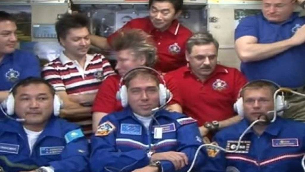 Gruppenfoto im All: Die Besatzung der ISS zählt wieder neun Personen.