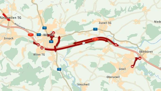 Auto nach Unfall in Vollbrand