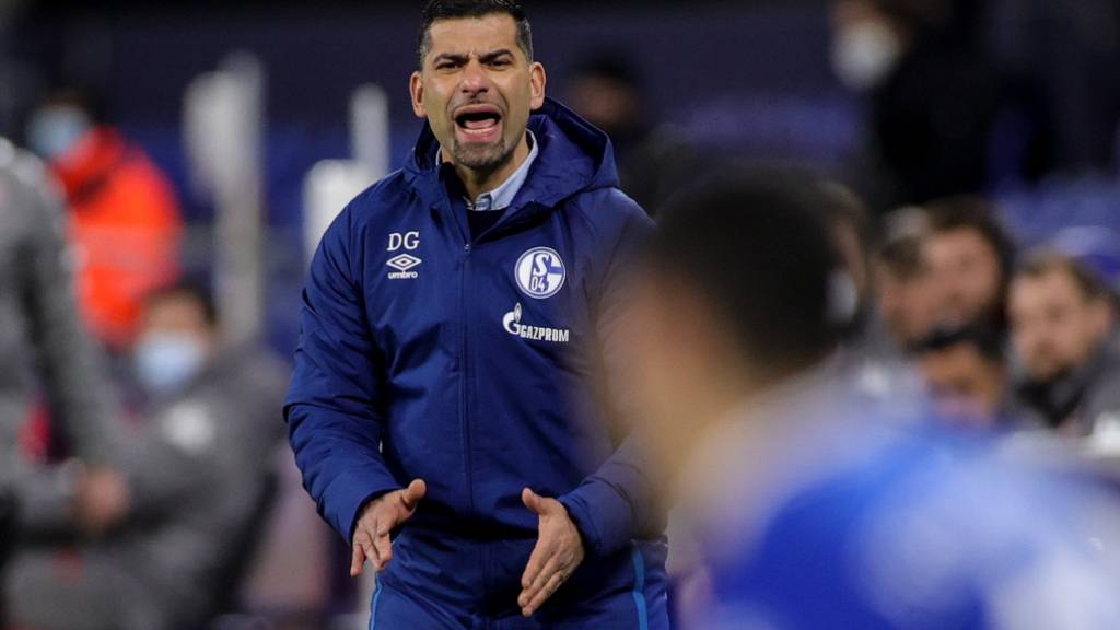 Dimitrios Grammozis hat bei seinem Debüt als Schalke-Coach einiges zu korrigieren