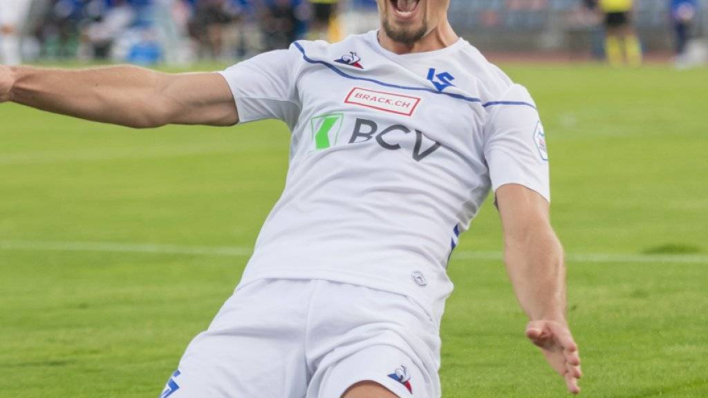 Lausannes Doppeltorschütze Andi Zeqiri freut sich über sein 4:0