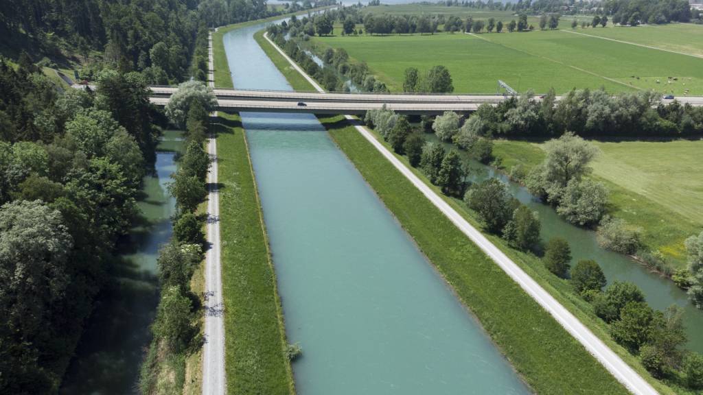 Auf dem Linthkanal werden zur Verhinderung der Ausbreitung der Quaggamuschel auch in diesem Jahr keine Motorschifffahrten bewilligt. (Archivbild)