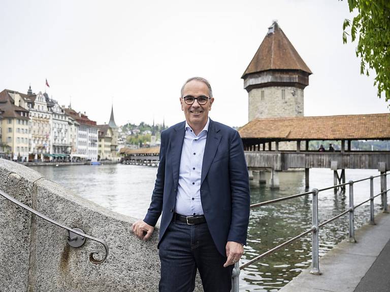 Beat Züsli (SP), der alte und der neue Stadtpräsident von Luzern. (Archivaufnahme)