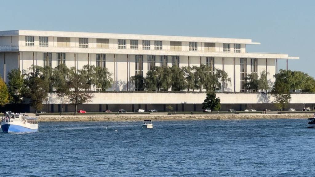 ARCHIV - Das Kennedy Center in der US-Hauptstadt Washington. Foto: Andrej Sokolow/dpa