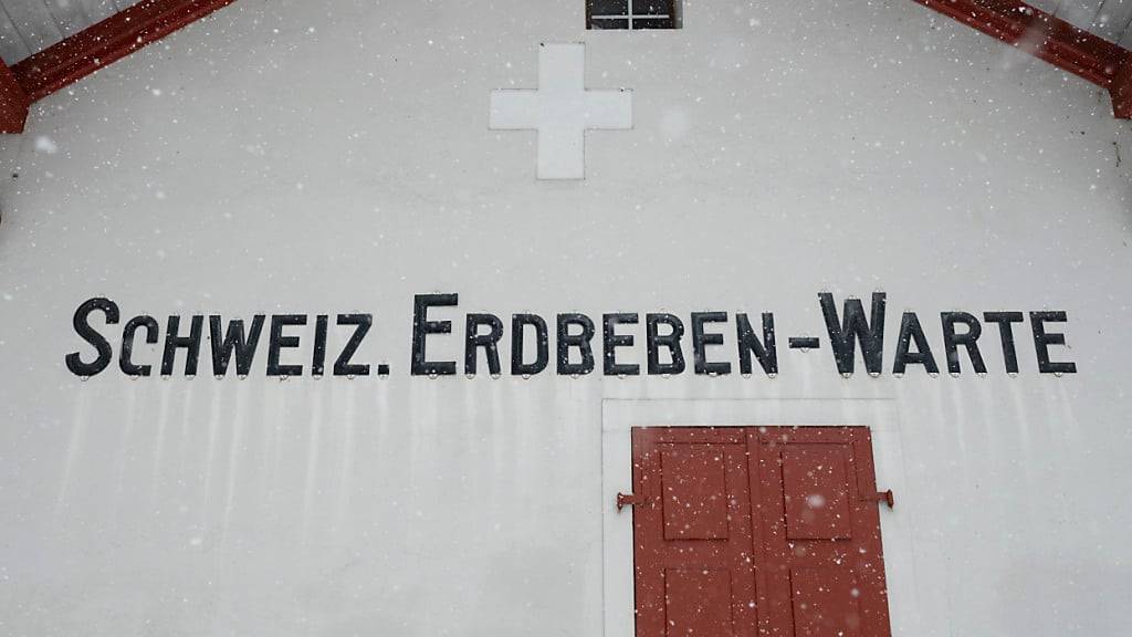 Nach einem schweren Erdbeben in der Schweiz sollen Hausbesitzerinnen und Hausbesitzer finanzielle Beiträge für die Bewältigung der Schäden leisten. So will es der Bundesrat. (Archivbild)