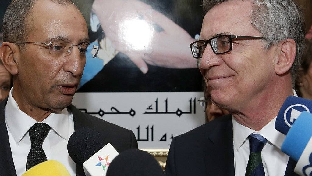 Sind sich einig: der deutsche Innenminister Thomas de Maizière (rechts) und sein marokkanischer Amtskollege Mohamed Hassad in Rabat.