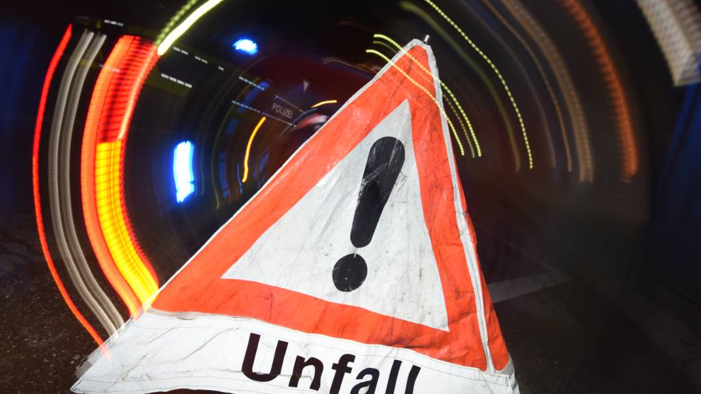 Der Unfall am Donnerstagmorgen in der Zürcher Innenstadt endete tödlich: Der angefahrene Fussgänger verstarb im Spital. (Symbolbild)