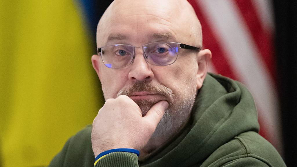 ARCHIV - Der ukrainische Verteidigungsminister Olexij Resnikow, bei der Ukraine-Konferenz auf der US-Airbase Ramstein. Der Ukrainische Präsident Selenskyj wechselt seinen Verteidigungsminister Olexij Resnikow aus. Foto: Boris Roessler/dpa