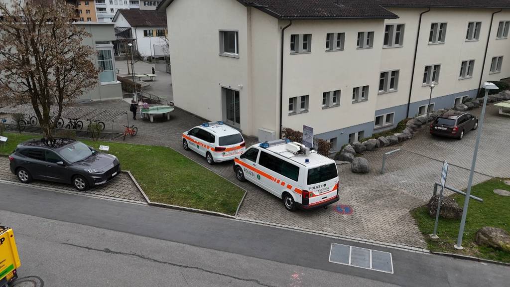 15-Jähriger versprüht Pfefferspray an Schule – 45 Personen medizinisch kontrolliert