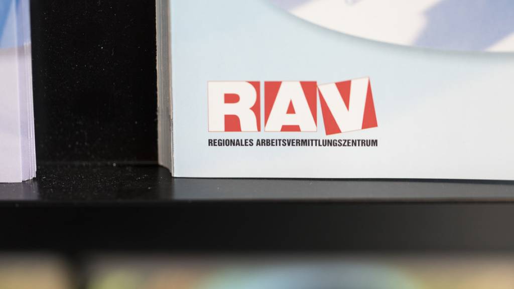 Logo eines Regionalen Arbeitsvermittlungszentrums RAV - das Referendum gegen die Überbrückungsrente für ausgesteuerte Arbeitslose über 60 ist gescheitert. (Symbolbild)