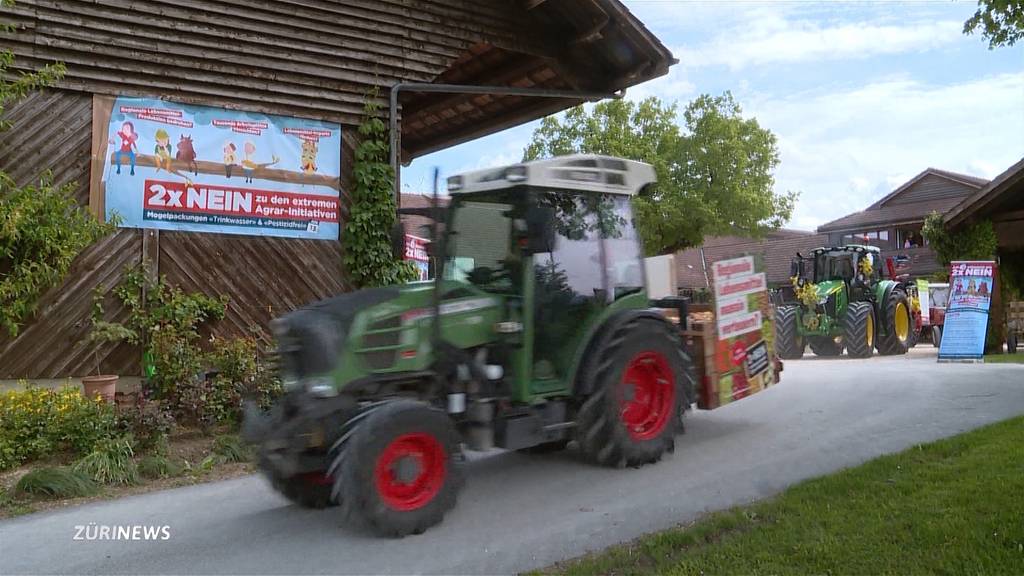 Bauern machen mit Traktorfahrten gegen Agrar-Initiativen mobil